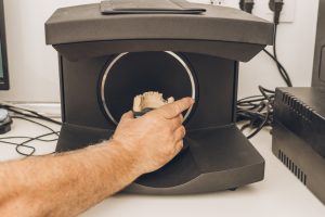 השפעת טכנאי מעבדות שיניים על רפואת שיניים